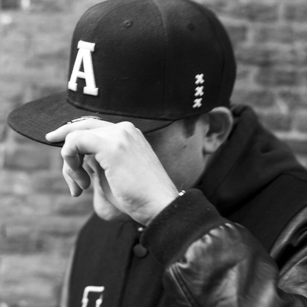 "A" CAP BLACK/WHITE